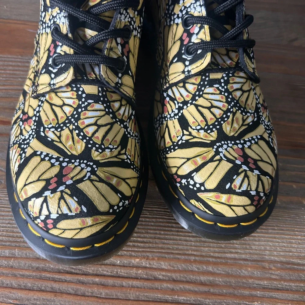 Dr. Martens 1460‎ W Butterfly Print Lace Up Ankle combat Boots Women's US 7
